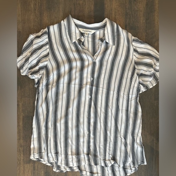 Davi & Dani Striped Button Down Shirt - Picture 2 of 3